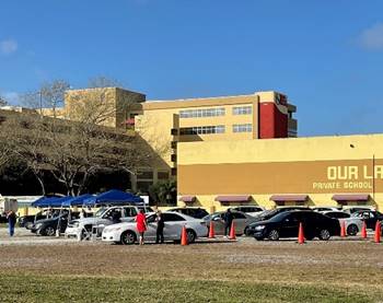 Motorists line up to receive covid-19 vaccine