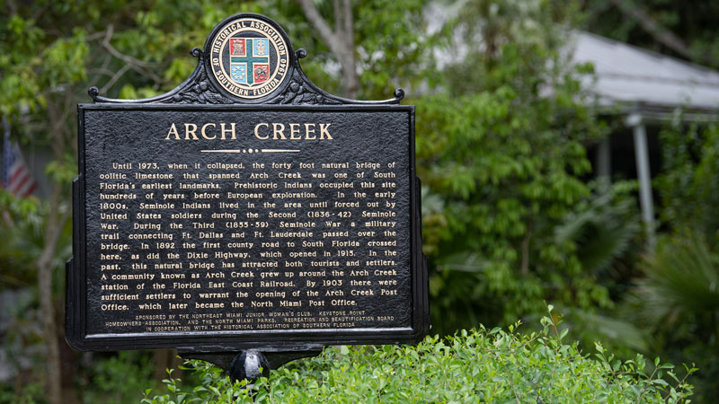 Arch Creek signage