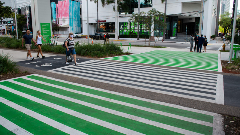 Image of bicyclist on the road.