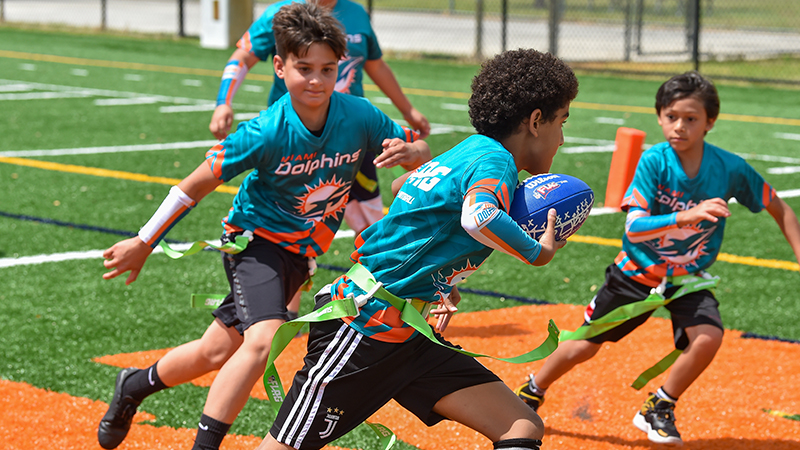 kids playing flag football