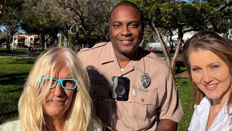 Midwest District Officer and Police Dispatcher Help Homeless Woman Midwest District Officer and Police Dispatcher Help Homeless Woman