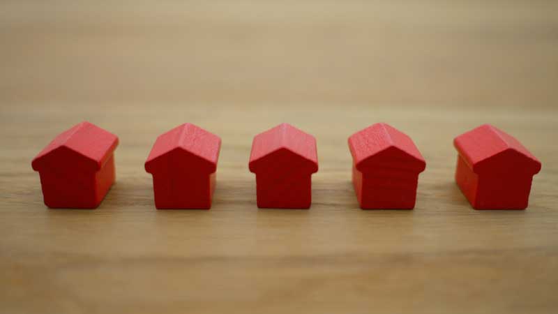 toy red houses