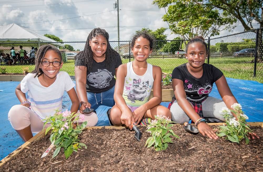 Kids planting.